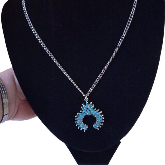SILVER TONE FAUX TURQUOISE HORSESHOE NECKLACE CHAIN VINTAGE J11 - Picture 1 of 6